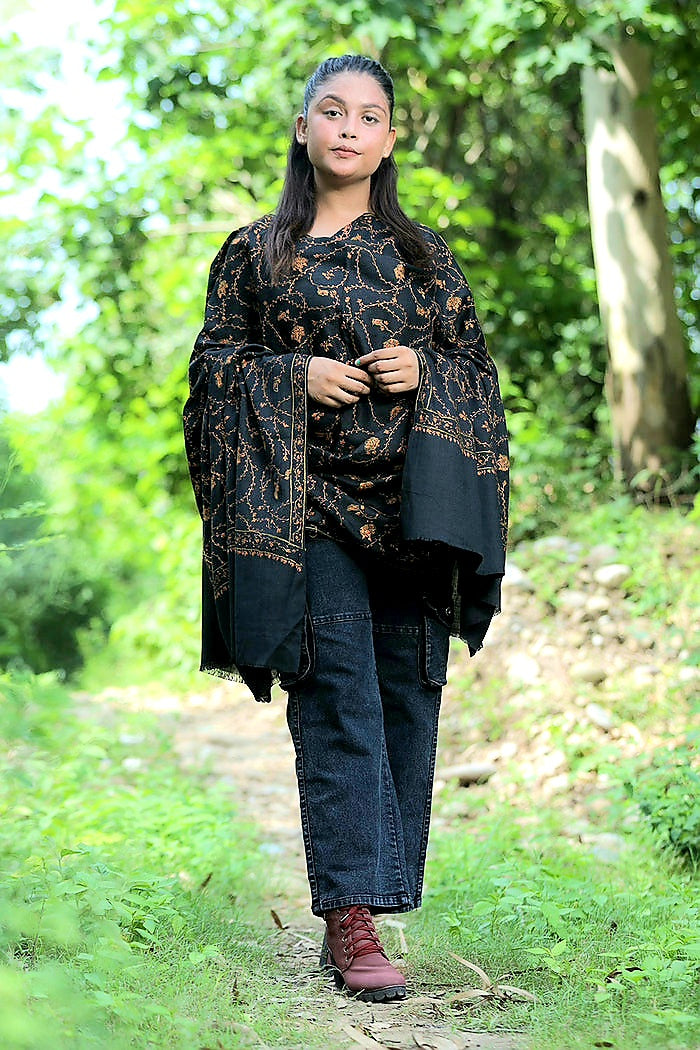 Black colour shawl